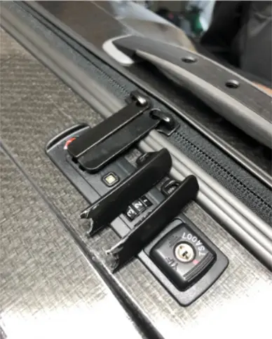 Samsonite コスモライト スライダー取っ手破損修理（引き手交換）