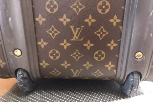 LOUIS VUITTON Louis Vuitton キャスター破損修理
