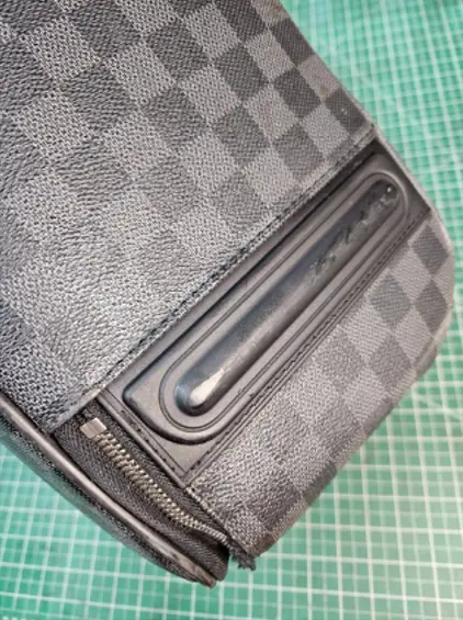 LOUIS VUITTON Louis Vuitton ゴム部品裂け修理