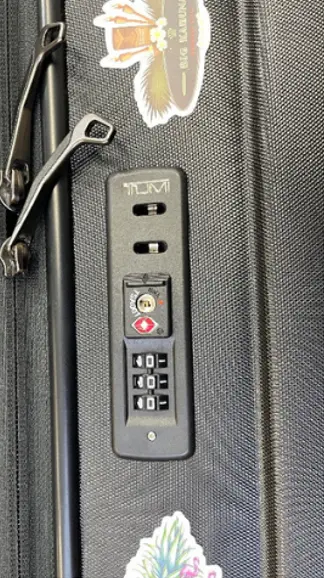 TUMI ロック交換修理(純正品対応) 修理後
