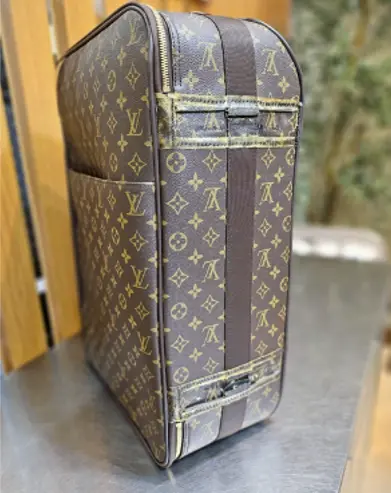 LOUIS VUITTON Louis Vuitton ゴム部品外れ修理（本革交換）