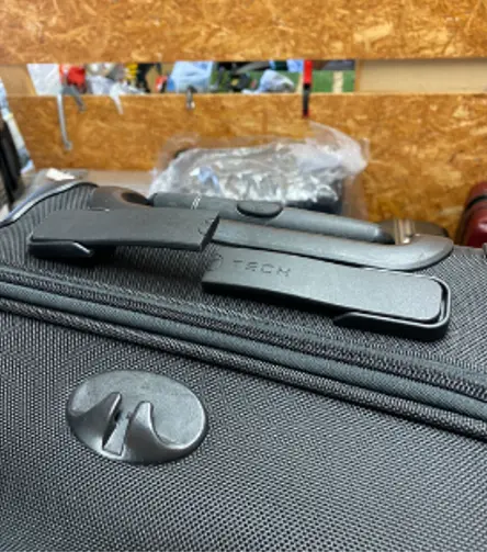 TUMI 樹脂ハンドル変形修理