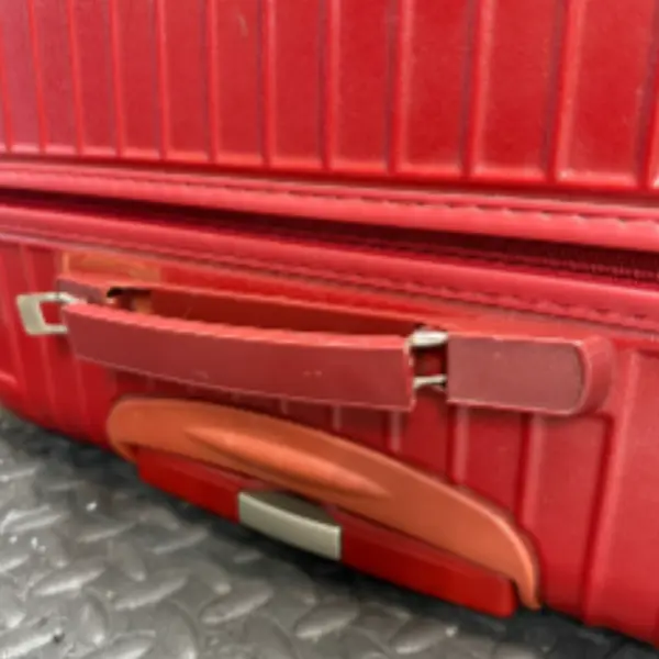 リモワ 樹脂ハンドル交換修理（赤色同色対応）