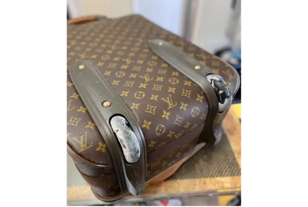 Louis Vuitton キャスター片側交換修理