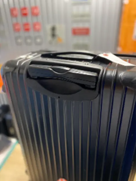 リモワ ハンドル傾き修理（専用代用品交換）
