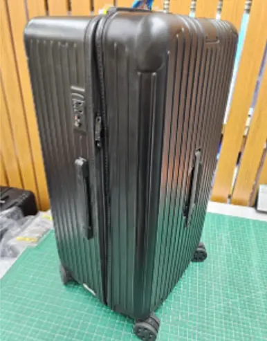 RIMOWA ボディ亀裂修理(広範囲・形成補修対応) 修理後