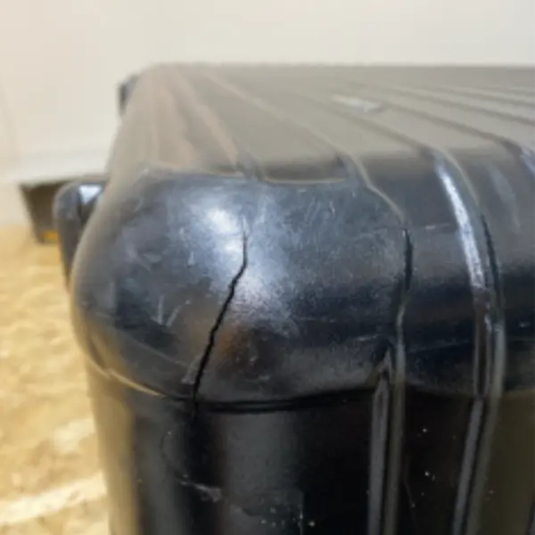 リモワ ボディ亀裂補修