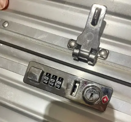 RIMOWA クラシックフライト ロック交換（TSAロック修理）