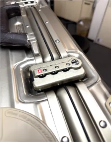 RIMOWA チタニウム アルミケース TSAロック交換(非対応→対応へ変更) 修理後