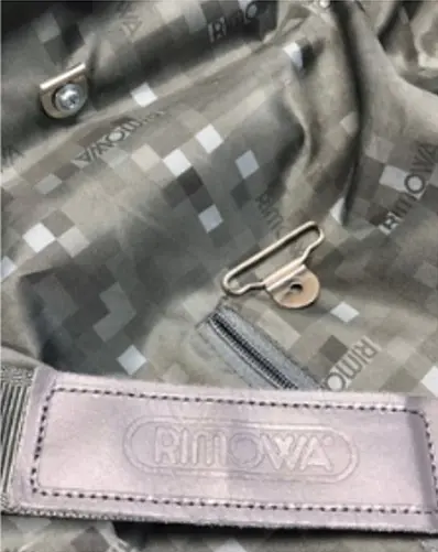 RIMOWA ポリカーボネートケース 内装金具破損修理