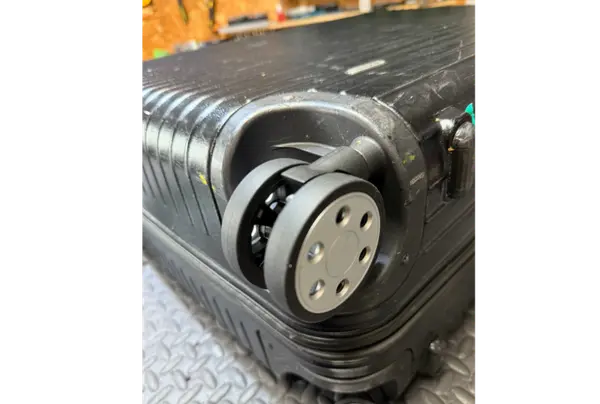 RIMOWA 64mmキャスター交換(純正同等パーツ対応) 修理後