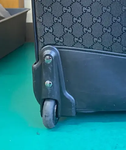 GUCCI キャスター交換修理