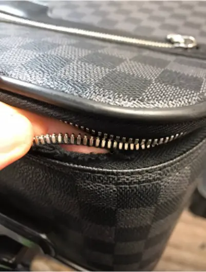 LOUIS VUITTON Louis Vuitton ペガス ファスナー裂け修理