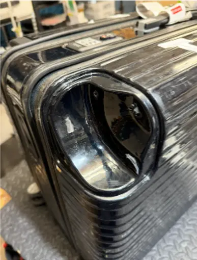 RIMOWA 64mmキャスター ハウジング修理（ベース破損・土台修理）