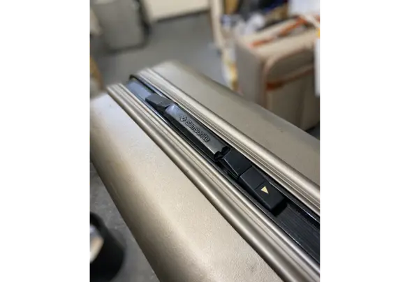 サムソナイト 樹脂ケースハンドル交換修理