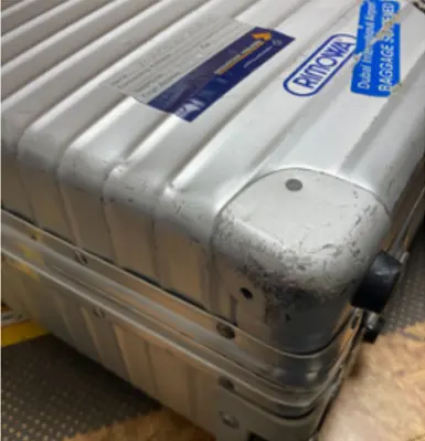 RIMOWA アルミケース フットパーツ破損修理（底足交換）