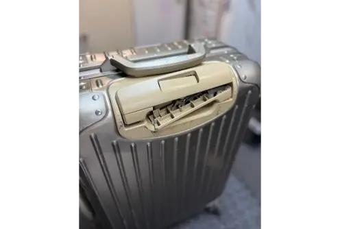 破損したリモワの伸縮ハンドル